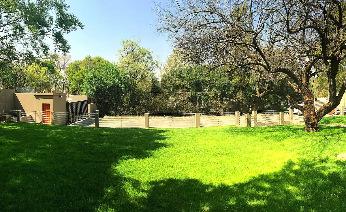 Green garden and quiet outdoor setting at the centre